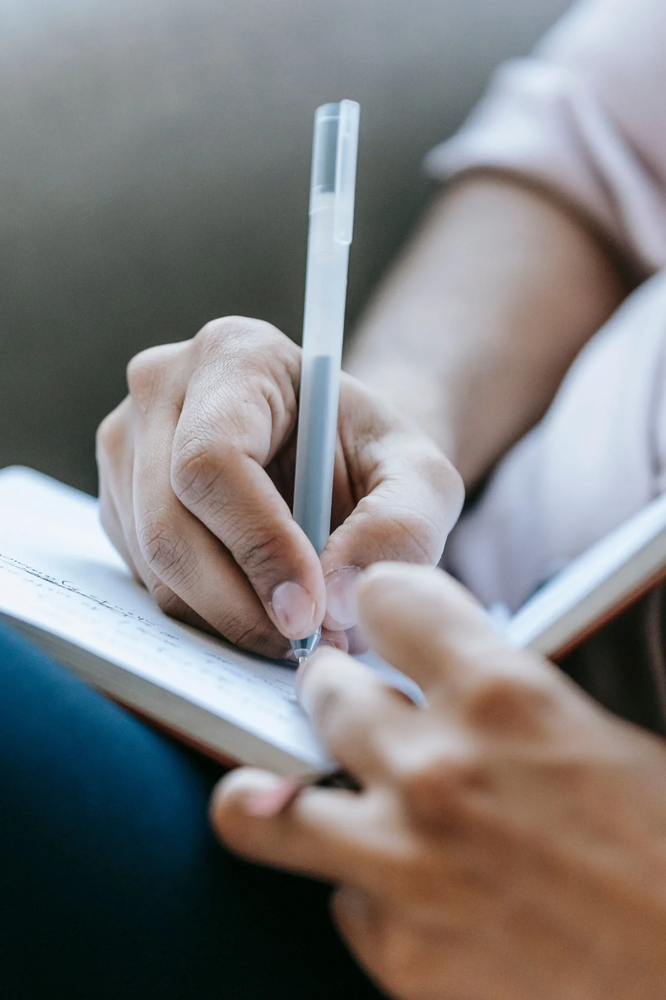 Gel pen student writing instrument