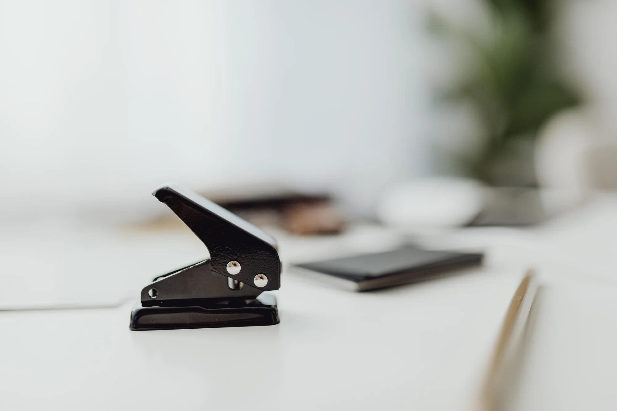 Black manual hole punch