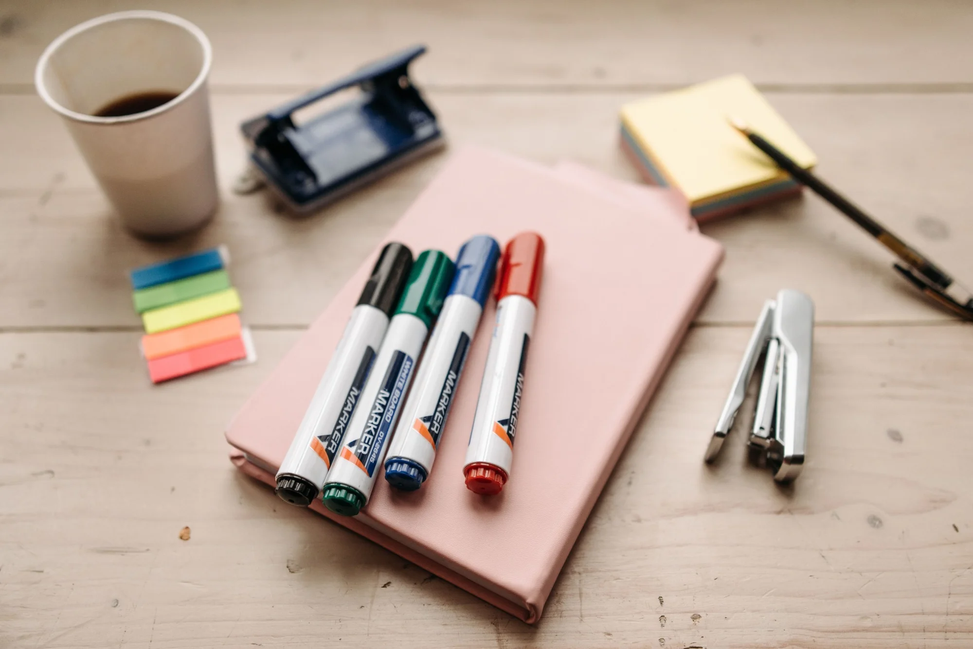 Four-color whiteboard pen set (including red/blue/green/black)
